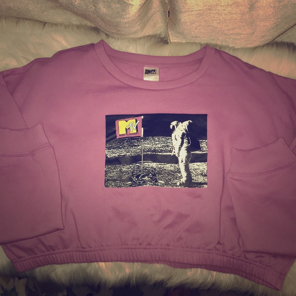 Over sized cropped lavender sweat shirt